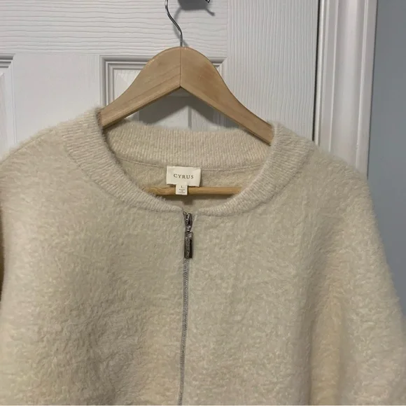 Cream Zip-Up Sweater by Cyrus Large NWT - Picture 2 of 11